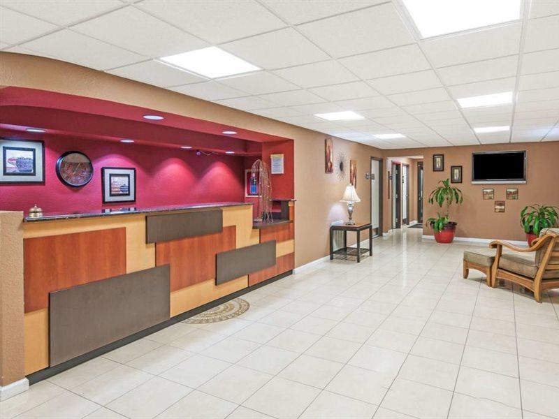 Days Inn By Wyndham New Market Exterior photo