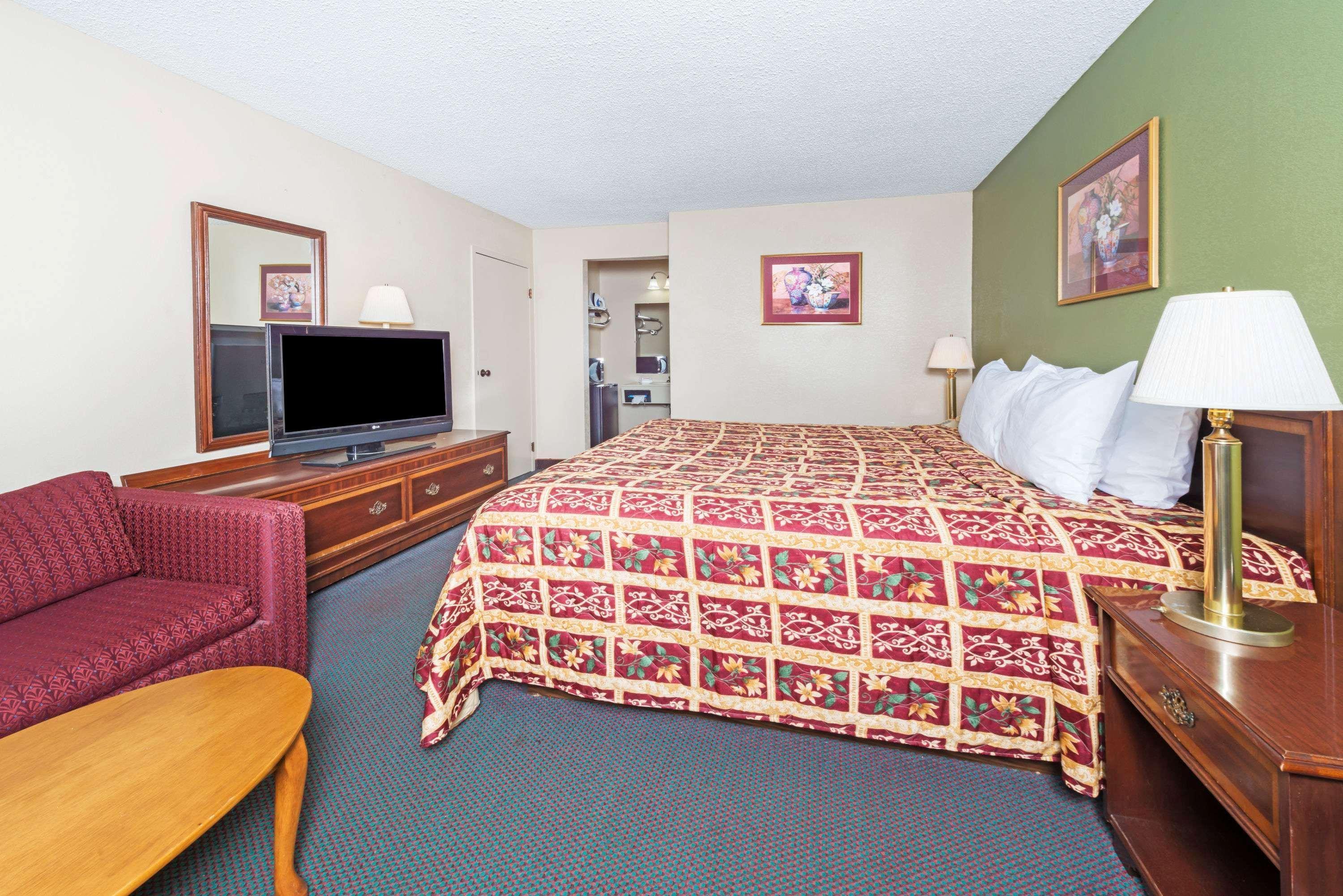 Days Inn By Wyndham New Market Exterior photo